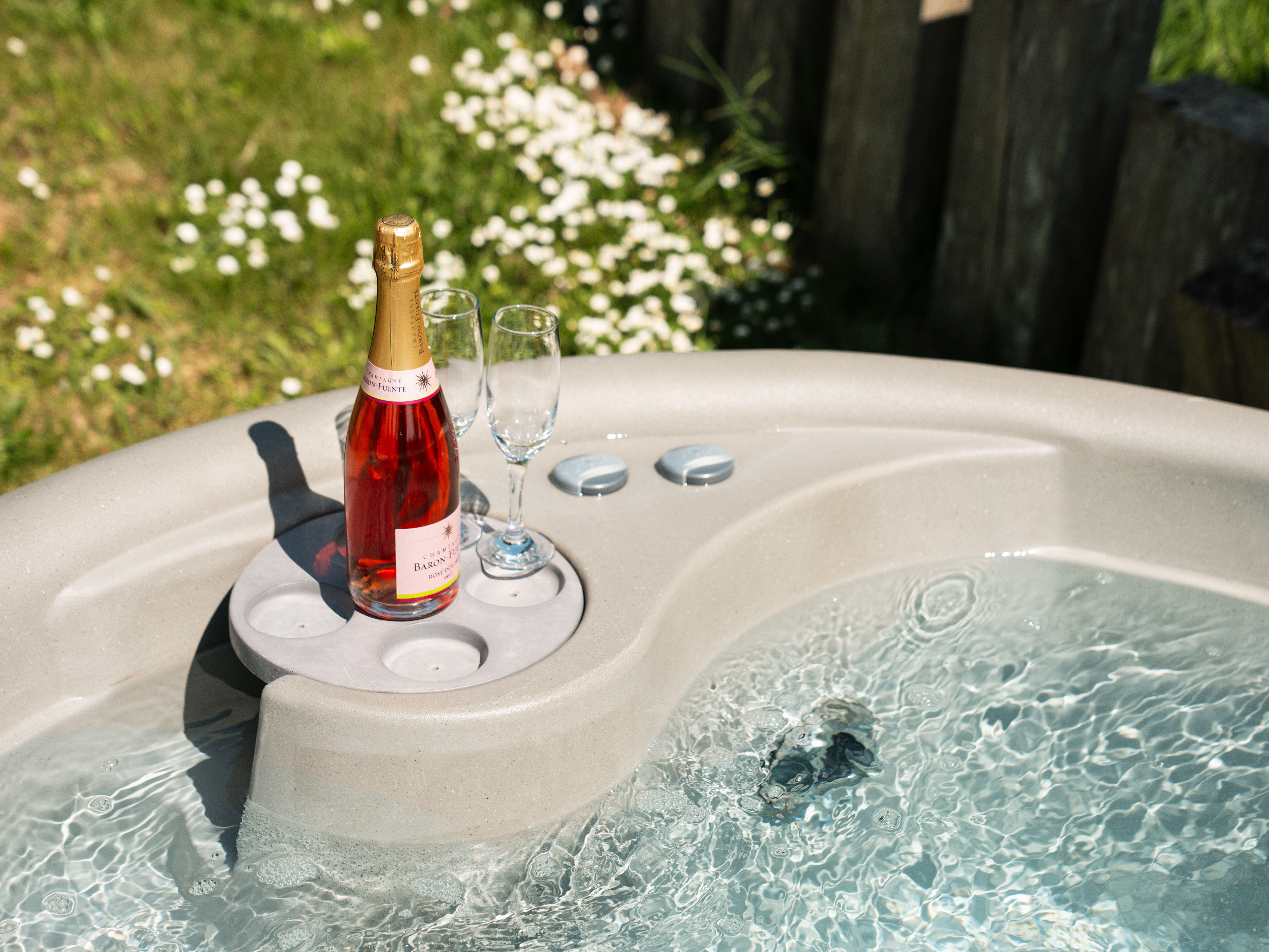 SSF LES ORMES HOT TUB CHAMPAGNE5