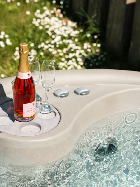 SSF LES ORMES HOT TUB CHAMPAGNE5