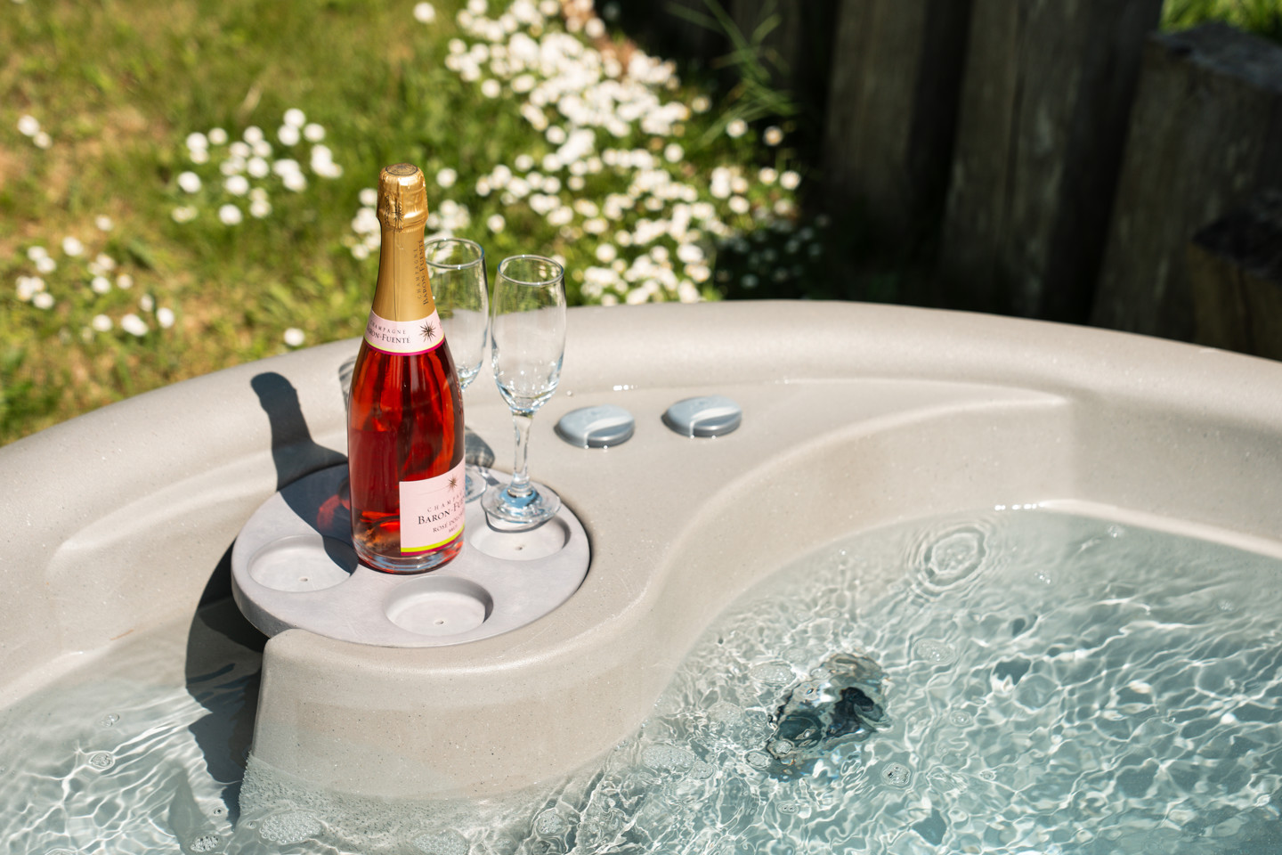 SSF LES ORMES HOT TUB CHAMPAGNE5