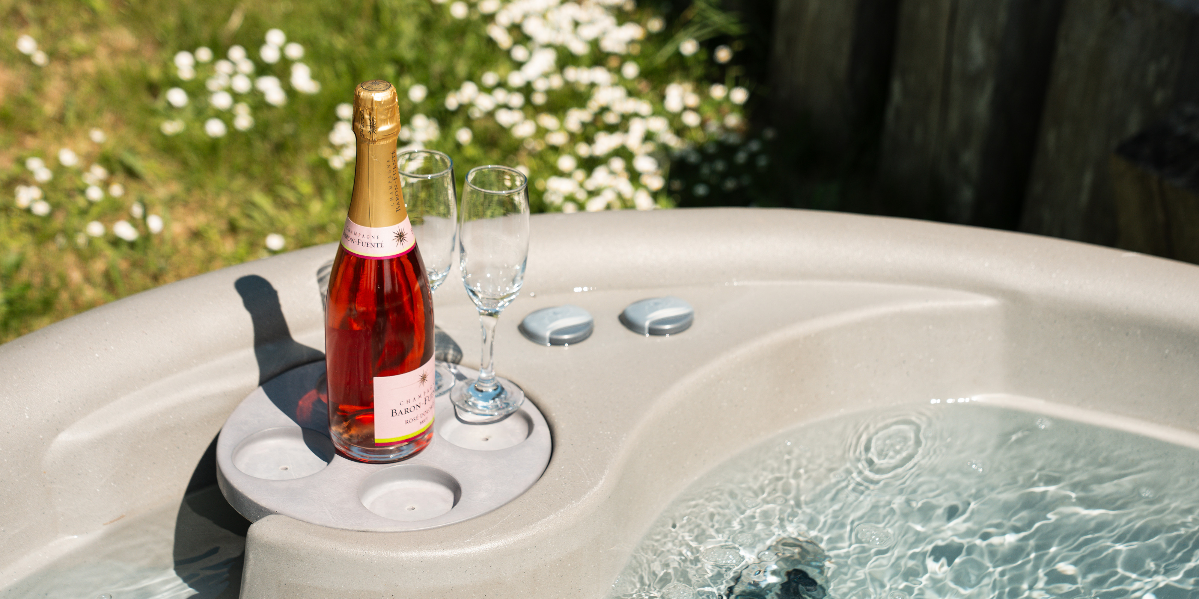 SSF LES ORMES HOT TUB CHAMPAGNE5