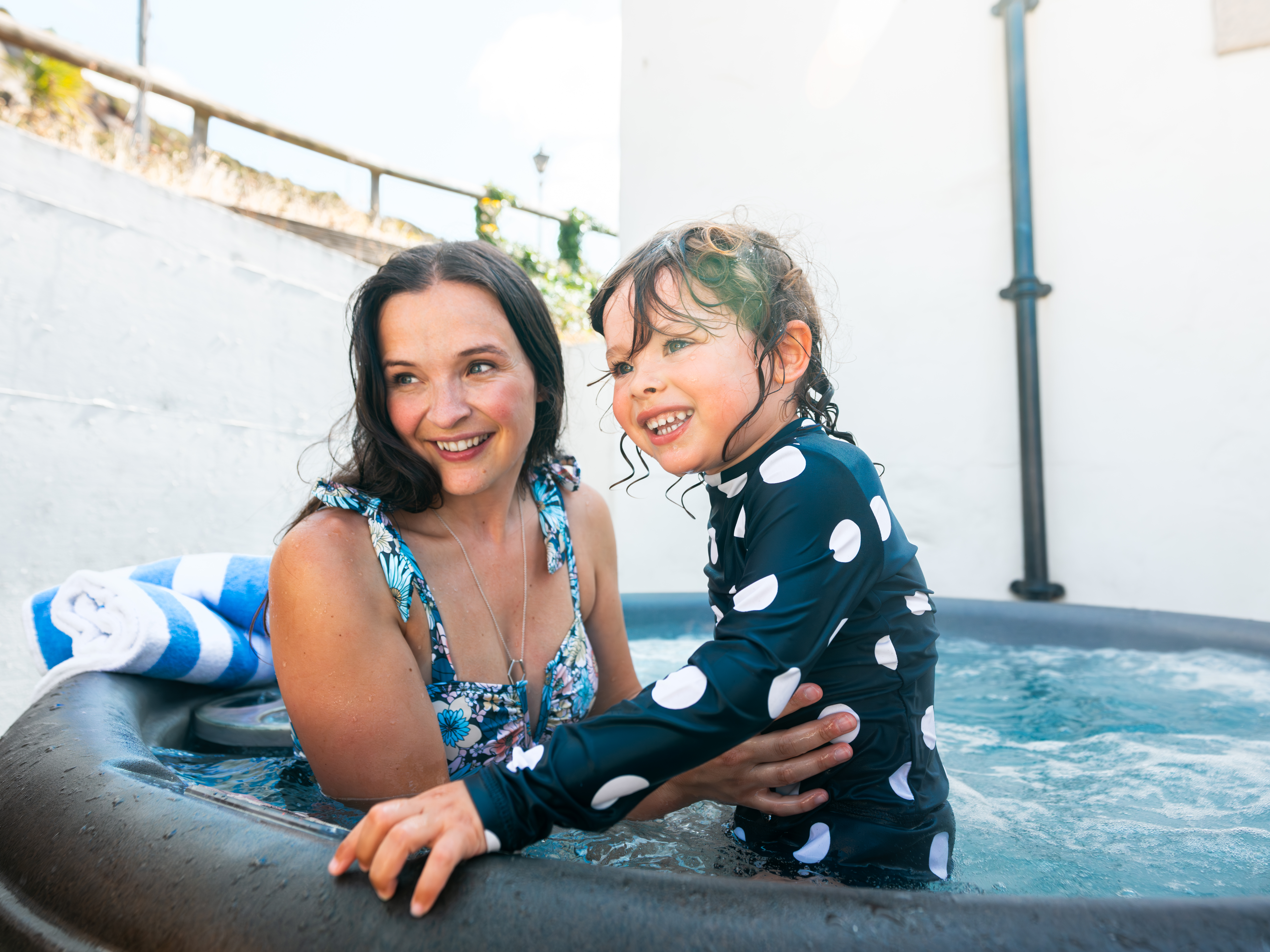 SSF LES ORMES FAMILY COASTAL HOT TUB 2