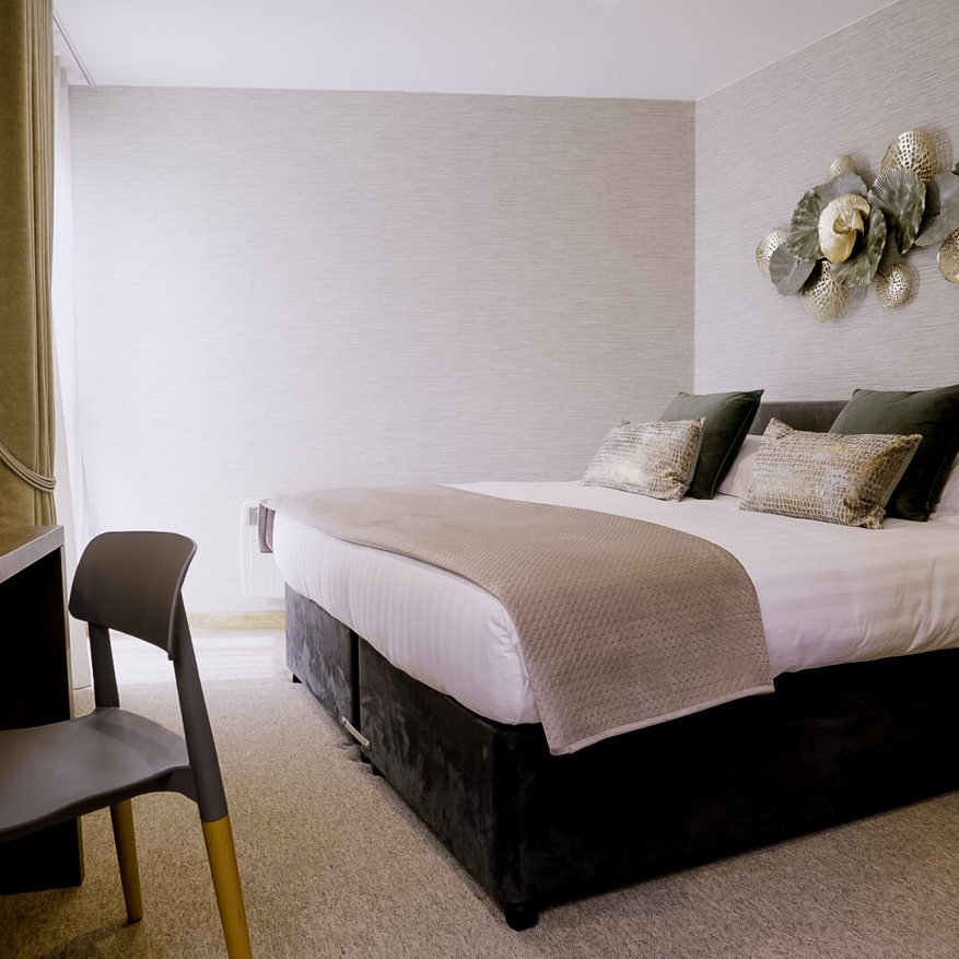 Poolside Deluxe Apartment